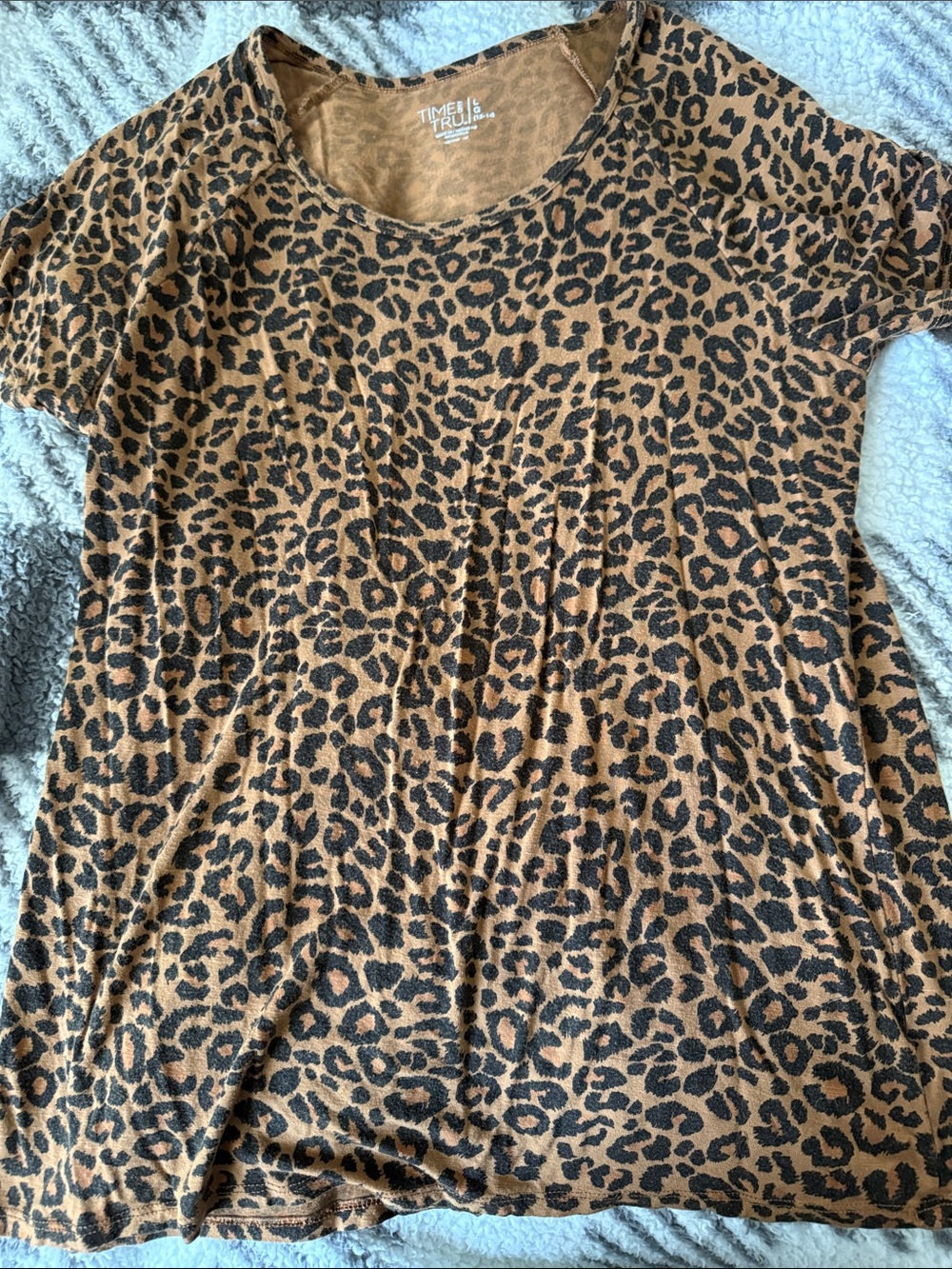 Time and Tru Women's Brown Leopard Print Short Sleeve Top 🤎